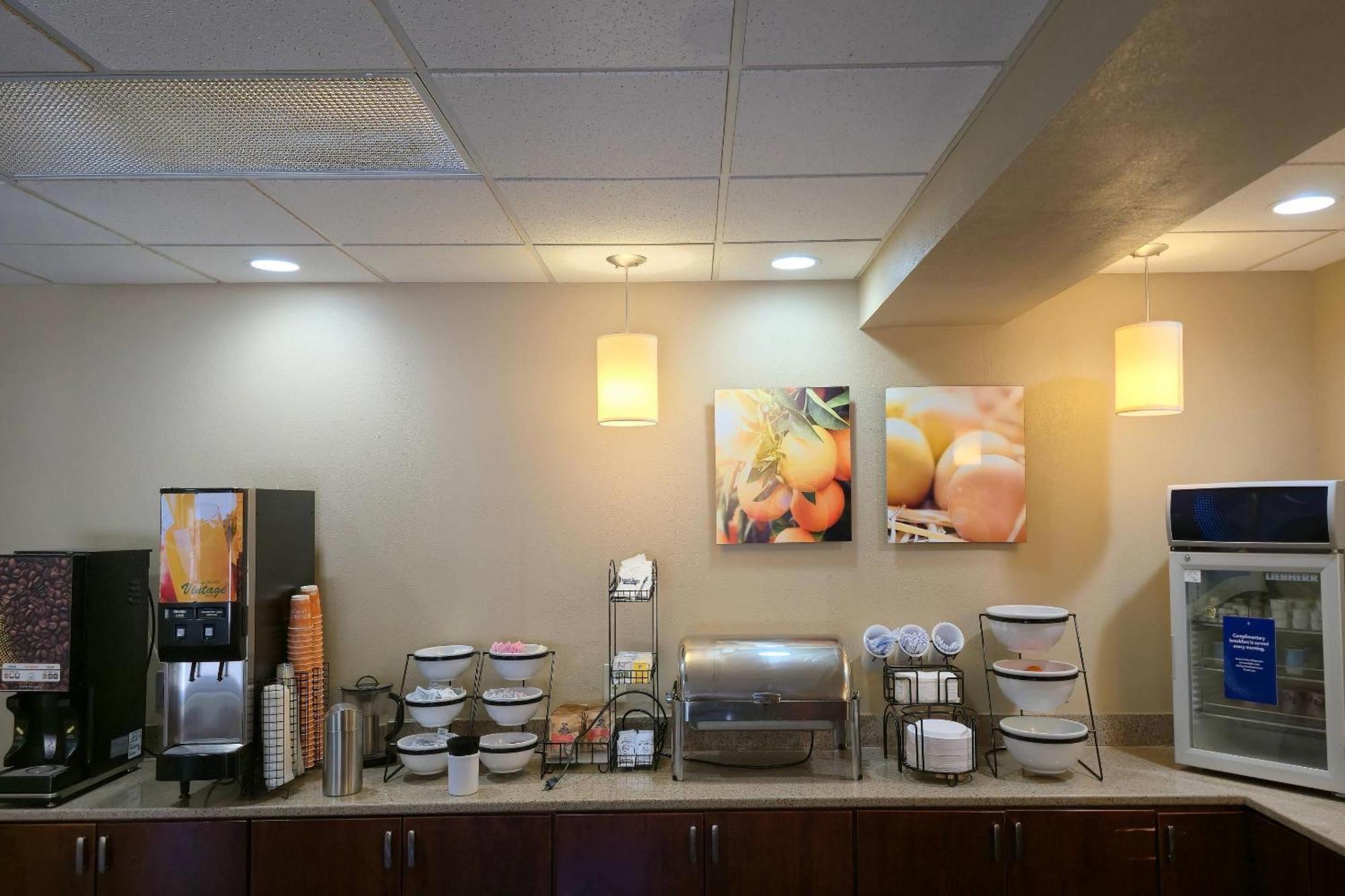 Comfort Inn & Suites Grafton-Cedarburg מראה חיצוני תמונה